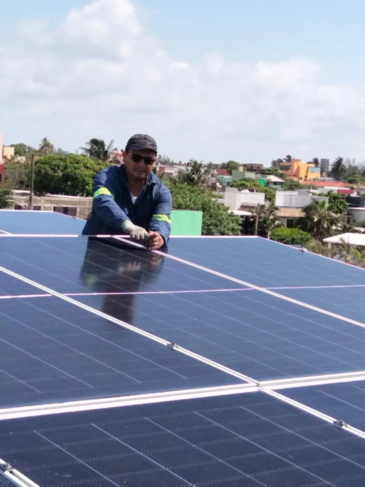 Instalación real de paneles solares de Soluciones Solares del Sur en una azotea